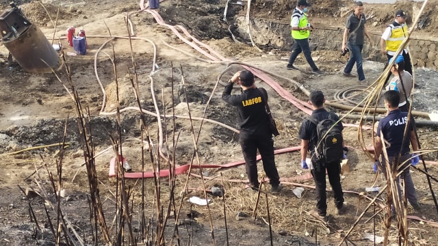 Tim Puslabfor dari Mabes Polri bersama jajaran Polres Cimahi melakukan olah TKP di lokasi terjadinya kebakaran di Cimahi. Foto: Rachmadi Rasyad/kumparan