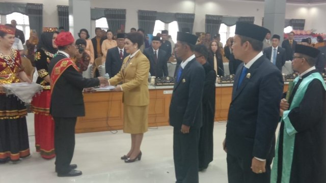 Suasana peresmian dan pengucapan janji ketua dan wakil ketua DPRD Poso periode 2019-2024, Rabu (23/10). Foto: Edy/PaluPoso 