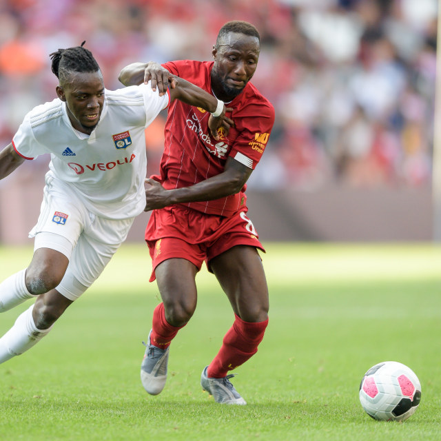 Aksi Naby Keita di musim 2019/20. Foto: FABRICE COFFRINI / AFP