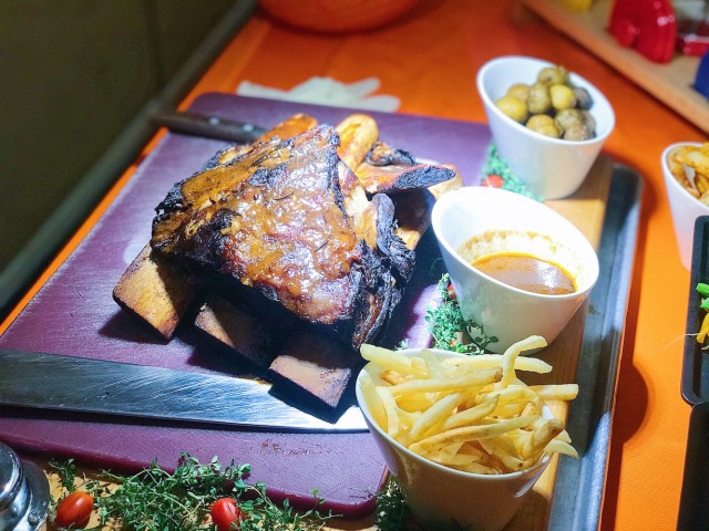 Bloody Spare Ribs. Foto: Toshiko/kumparan