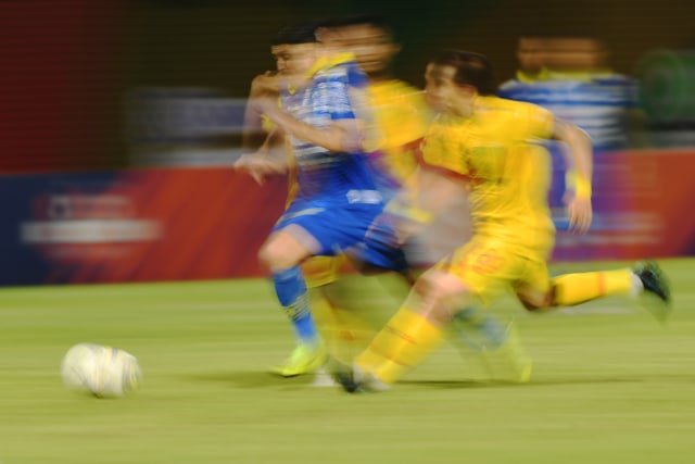 Pertandingan lanjutan Liga I Indonesia antara Persib Bandung melawan Bhayangkara FC di Stadion PTIK, Jakarta, Rabu (23/10/2019). Foto: ANTARA FOTO/Muhammad Adimaja