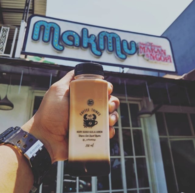 Tampak depan Makmu Eatery | Photo by @makmusurabaya on Instagram