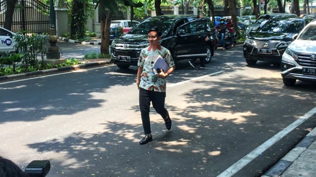 Putra sulung Jokowi Gibran Rakabuming Raka sambangi kediaman Ketum PDI Perjuangan Megawati. Foto: Rafyq Alkandy Ahmad/kumparan