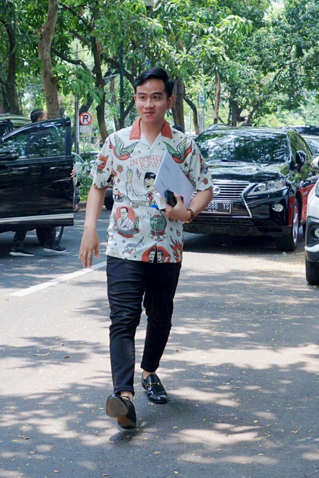 Gibran Rakabumi saat tiba dirumah Megawati, di Jalan Teuku Umar, Jakarta Pusat, Kamis (24/10/2019). Foto: Helmi Afandi/kumparan