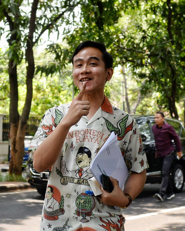 Putra Presiden Joko Widodo, Gibran Rakabuming Raka saat tiba untuk melakukan pertemuan tertutup dengan Ketum PDIP Megawati Soekarnoputri. Foto: ANTARA FOTO/Aprillio Akbar