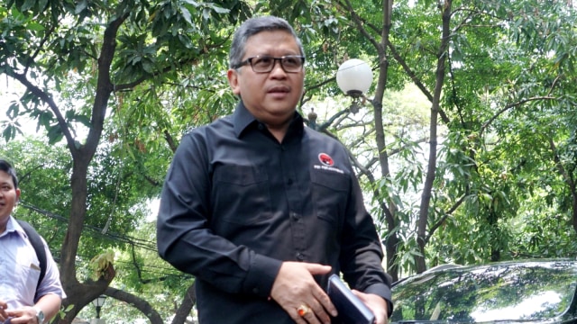 Sekjen PDIP Hasto Kristiyanto saat tiba dirumah Megawati, di Jalan Teuku Umar, Jakarta Pusat, Kamis (24/10/2019).
 Foto: Helmi Afandi/kumparan