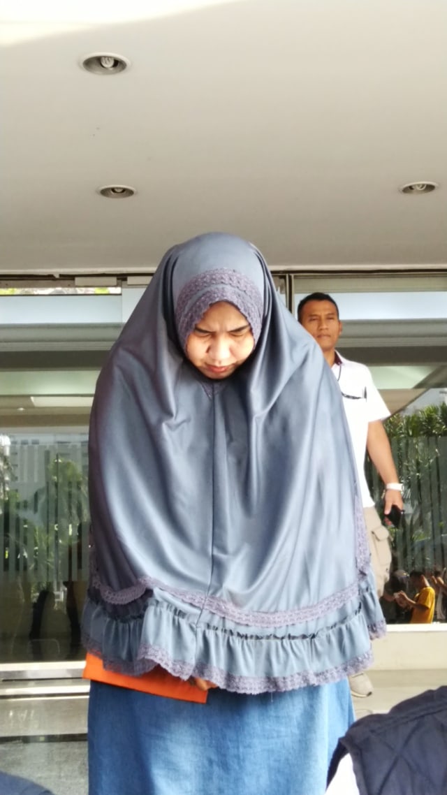 Suci Rahayu, penyandang dana rencana pengagalan pelantikan presiden dan wapres RI di Polda Metro Jaya, Jakarta Selatan, Kamis (24/10). Foto: Fachrul Irwinsyah/kumparan