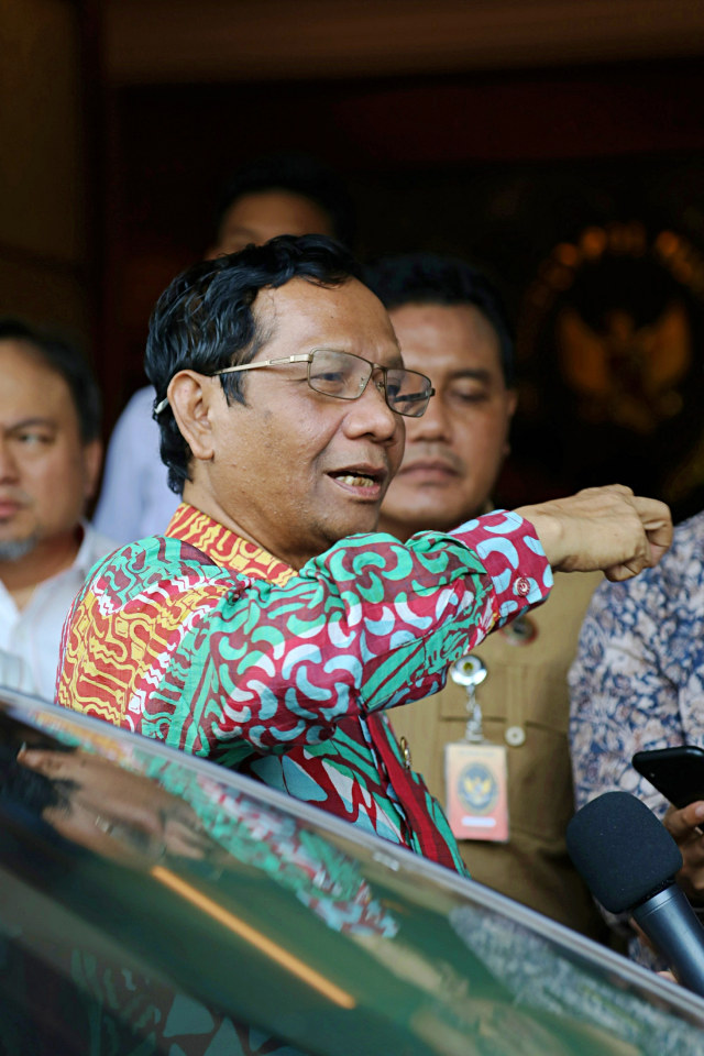 Menko Polhukam, Mahfud MD saat ditemui di Kantor Kemenko Polhukam, Jakarta, Kamis (24/10/2019). Foto: Nugroho Sejati/kumparan