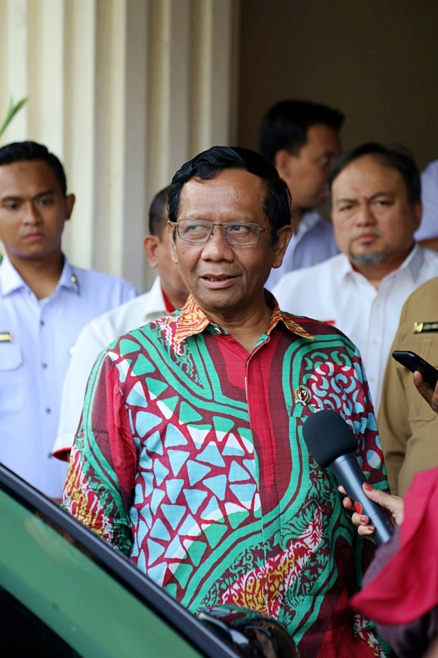 Menko Polhukam, Mahfud MD saat ditemui di Kantor Kemenko Polhukam, Jakarta, Kamis (24/10/2019). Foto: Nugroho Sejati/kumparan