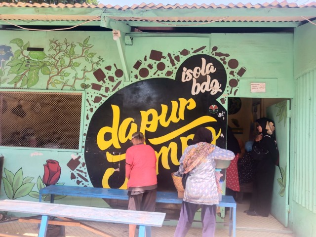 Nampak luar suasana Dapur Jompo saat kegiatan memasak dilaksanakan pukul 08.00-10.00/ Foto: Lupi Y