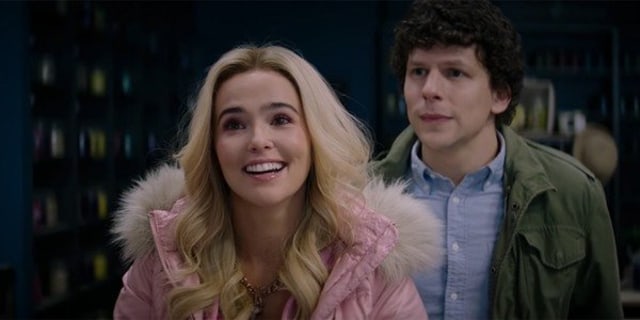 Zoey Deutch sebagai Madison (Foto: IMDb)