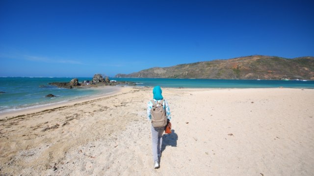 Ilustrasi traveler wanita Muslim. Foto: Shutterstock