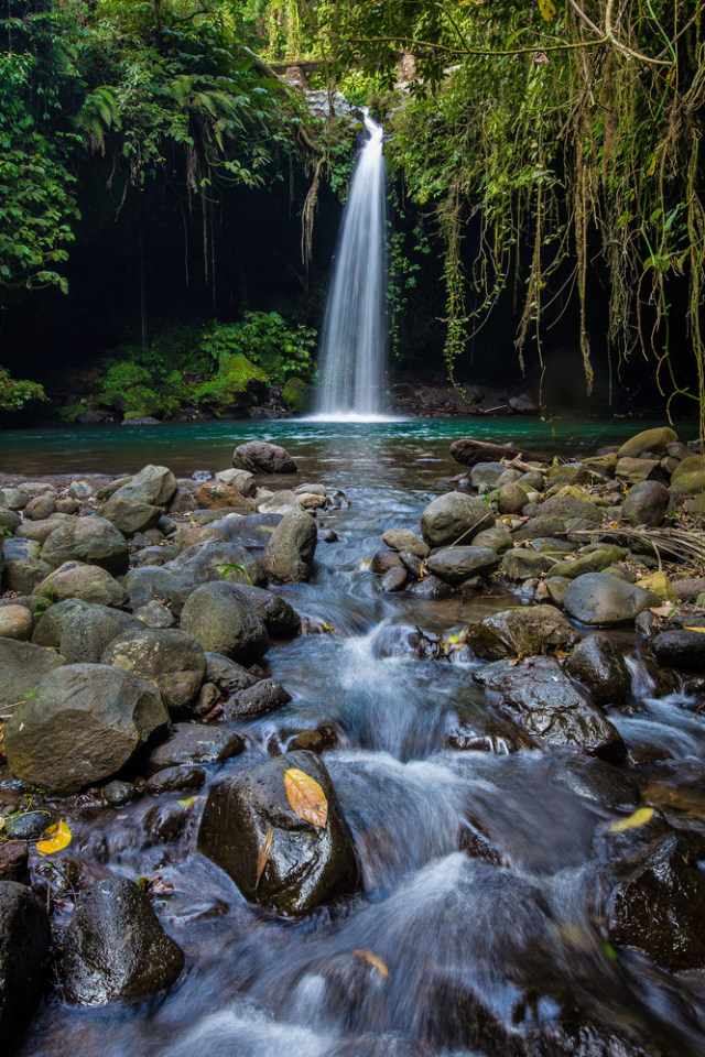 Air Terjun Benang Stokel & Benang Kelambu di Lombok Foto: Shutter Stock