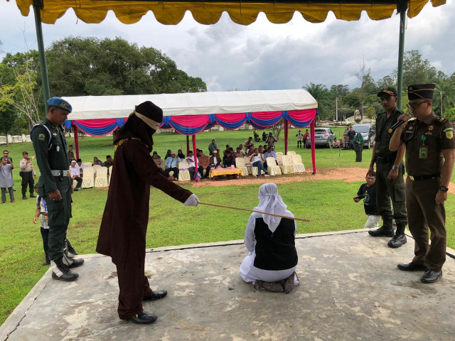 Prosesi hukum cambuk di Jantho, Aceh Besar. Foto: Istimewa