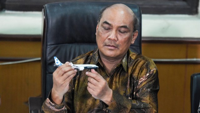 Ketua Komite Nasional Keselamatan Transportasi (KNKT) Soerjanto Tjahjono memberikan keterangan pers hasil investigasi kecelakaan Lion Air JT 610 di Jakarta. Foto: ANTARA FOTO/Hafidz Mubarak A