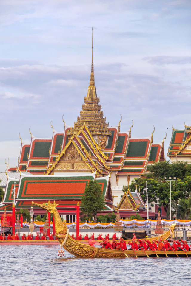 Suphannahongse The Royal saat latihan prosesi penobatan raja Foto: Shutter Stock