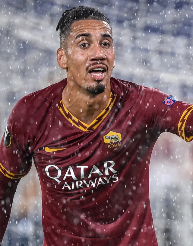 Chris Smalling jadi sosok kunci di pertahanan Roma. Foto: AFP/Filippo Monteforte