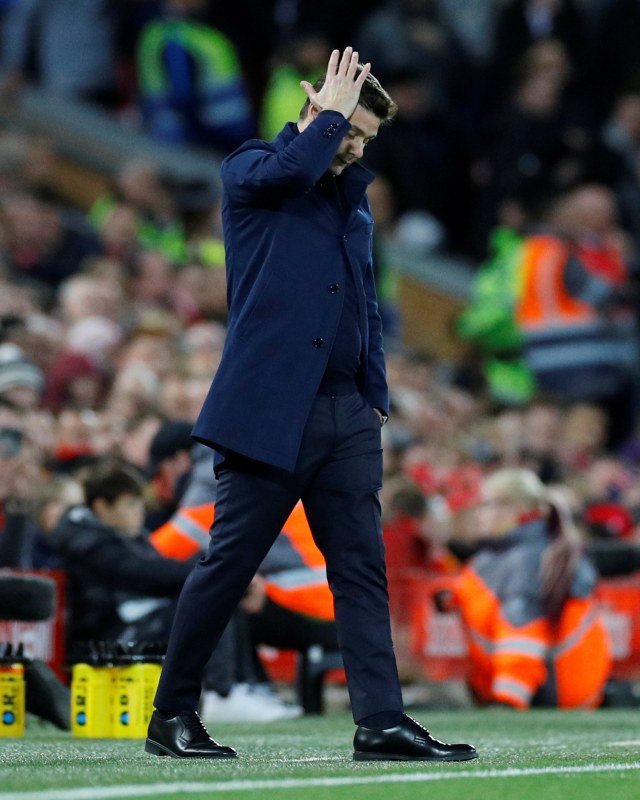 Pelatih Spurs, Mauricio Pochettino, pusing Foto: REUTERS/Phil Noble