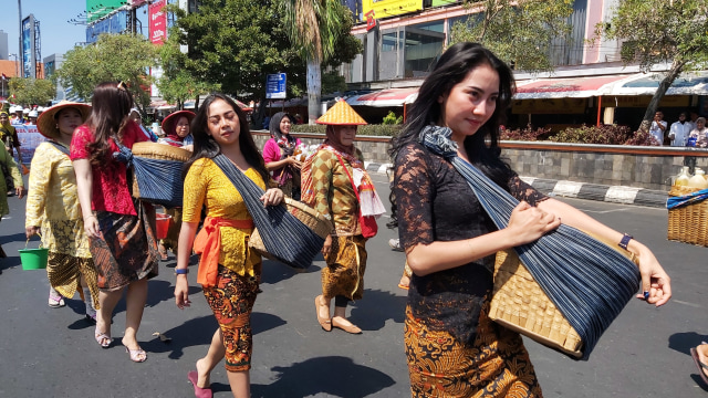 Pawai kebangsaan dalam rangka peringatan Hari Sumpah Pemuda di Simpang Lima, Semarang, Jawa Tengah, Senin (28/10/2019). Foto: Afiati Tsalitsati/Kumparan