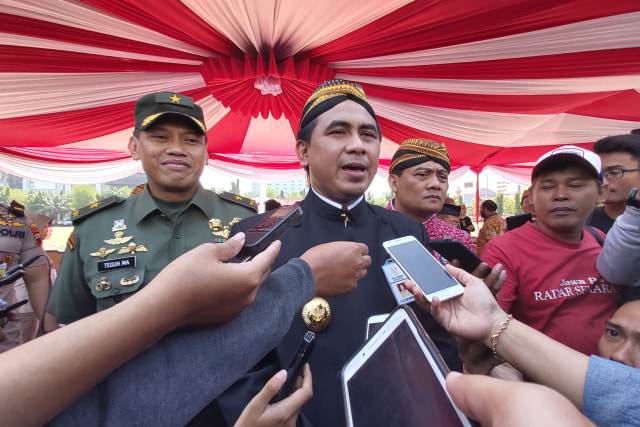 Wakil Gubernur Jawa tengah, Taj Yasin Maimoen di acara pawai kebangsaan dalam rangka peringatan Hari Sumpah Pemuda di Simpang Lima, Semarang, Jawa Tengah, Senin (28/10/2019). Foto: Afiati Tsalitsati/Kumparan