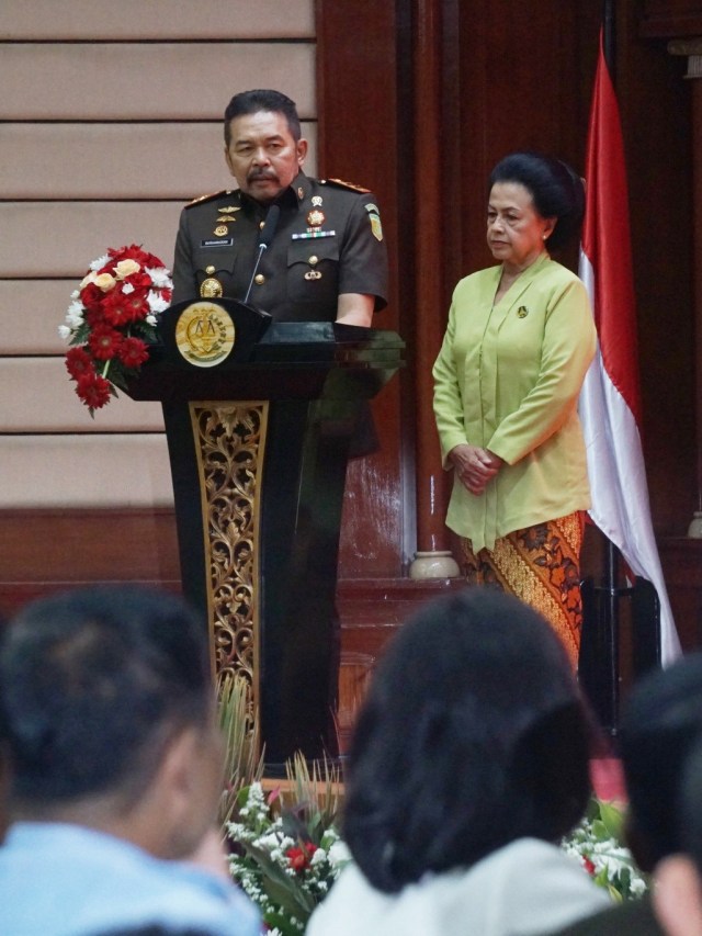 Jaksa Agung ST Burhanuddin (kiri) memberikan sambutan dalam acara lepas sambut jaksa agung di Badan Diklat Kejaksaan Agung, Jakarta, Senin (28/10). Foto: Fanny Kusumawardhani/kumparan 