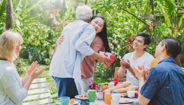 com-Ilustrasi berkumpul dengan keluarga Foto: Shutterstock