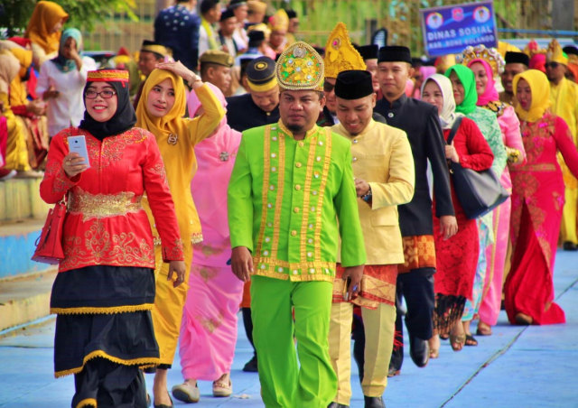 Ragam Pakaian Adat Nusantara Warnai Sumpah Pemuda di Gorontalo. Senin, (28/10). Foto : Dok Banthayo.id