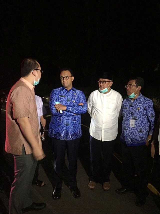 Gubernur DKI Anies Baswedan tinjau kebakaran di RS Mayapada, Lebak Bulus, Jakarta Selatan, Senin (28/10/2019). Foto: Raga Imam/kumparan
