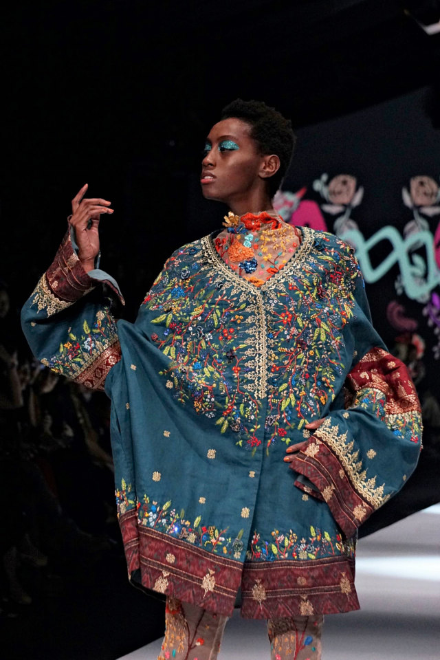 DEWI FASHION KNIGHTS x Melahyar pada Jakarta Fashion Week 2020 di Senayan City, Jakarta, Senin (28/10/2019). Foto: Fanny Kusumawardhani/kumparan