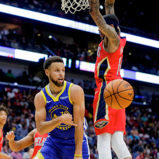 Guard Golden State Warriors, Stephen Curry, saat menghadapi Pelicans. Foto: Derick E. Hingle-USA TODAY Sports va Reuters