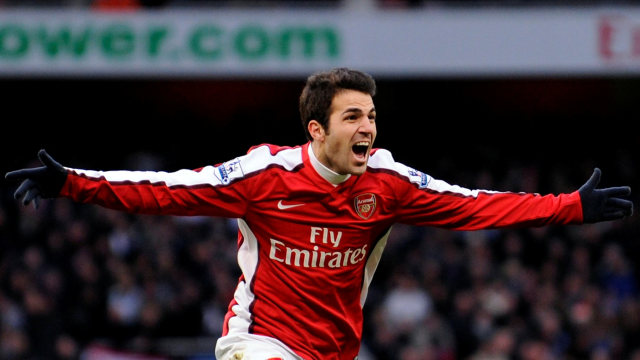 Cesc Fabregas saat berkostum Arsenal. Foto: AFP/ADRIAN DENNIS