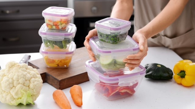menyimpan makanan Foto: Shutterstock