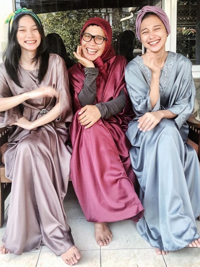 Indah Permatasari dan keluarga Foto: Instagram /@indahpermatas 