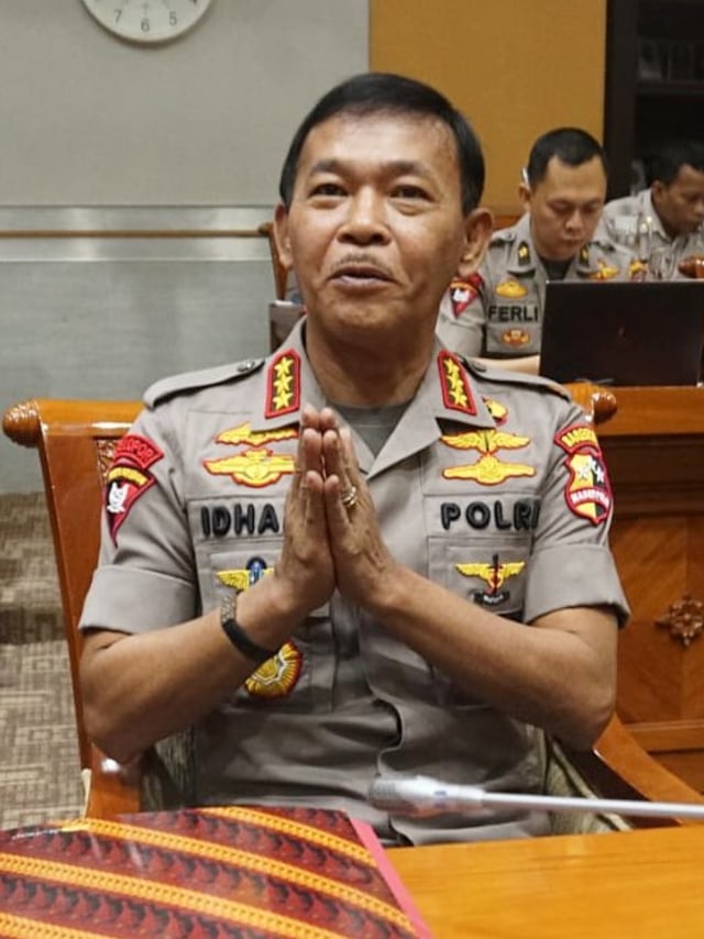 Komjen Pol Idham Azis bersiap mengikuti uji kepatutan dan kelayakan calon Kapolri di ruang rapat Komisi III, Kompleks Parlemen Senayan, Jakarta. Foto: Fanny Kusumawardhani/kumparan 