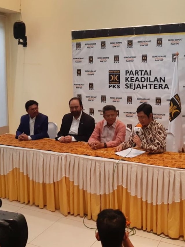 Ketua Umum NasDem Surya Paloh bersama Presiden PKS Sohibul Iman di DPP PKS. Foto: Ricad Saka/kumparan 