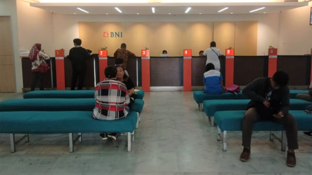 layanan perbankan di Bank BNI Cabang Ambon, Jumat (25/10) (Foto: Dok. ambonnesia)