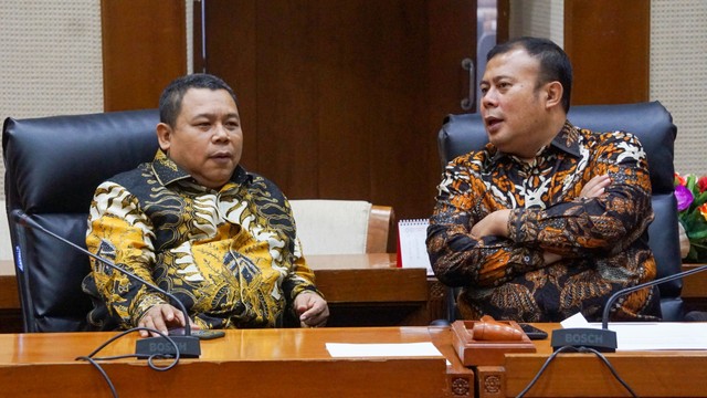Ketua Fraksi Partai Kebangkitan Bangsa (PKB) Cucun Ahmad dan Anggota DPR RI fraksi PKB Fathan Subchi memimpin acara Milenialls Road to Parliament di Kompleks Parlemen, Jakarta, Kamis (31/10). Foto: Fanny Kusumawardhani/kumparan