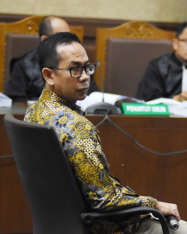 Terdakwa Tubagus Chaeri Wardana alias Wawan mengikuti sidang perdana dengan agenda pembacaan dakwaan. Foto: ANTARA FOTO/Indrianto Eko Suwarso