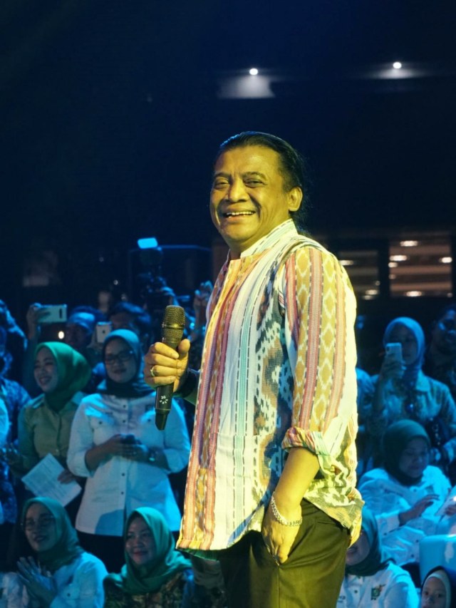 Penampilan Didi Kempot menghibur Sobat Ambyar pada peringatan Harlah Fraksi PKB DPR ke-20 di DPR RI, Jakarta, Kamis (31/10/2019). Foto: Fanny Kusumawardhani/kumparan