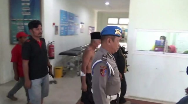 Ustaz di Pasuruan Dibacok Tetangganya Sendiri hingga Bersimbah Darah