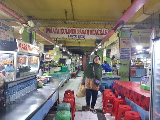 Suasana lantai 1 Pasar Blauran di kawasan Bubutan Surabaya. Foto-foto: Windy Goestiana/Basra