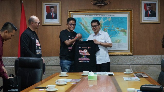 Kemenparekraf Wishnutama menerima Masyarakat Sadar Wisata (Masata) di ruang rapat menteri lt.16 Gedung Sapta Pesona, Kamis (31/10). Foto: Dok. Michael Umbas