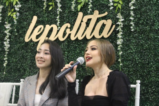 Hanna Himawan dan Paula Tambonan