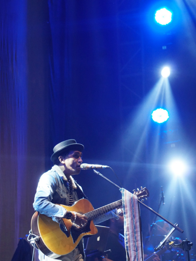 Penampilan Glenn Fredly di Festival Sewindu Tulus di Istora Senayan, Jakarta, Jumat (1/11). Foto: Fanny Kusumawardhani/kumparan
