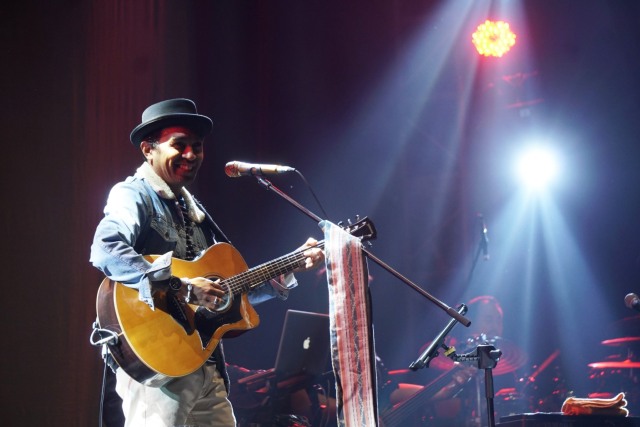 Penampilan Glenn Fredly di Festival Sewindu Tulus di Istora Senayan, Jakarta, Jumat (1/11). Foto: Fanny Kusumawardhani/kumparan 