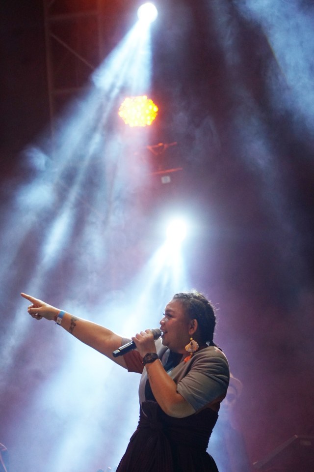 Penampilan Project Pop di Festival Sewindu Tulus di Istora Senayan, Jakarta, Jumat (1/11). Foto: Fanny Kusumawardhani/kumparan 