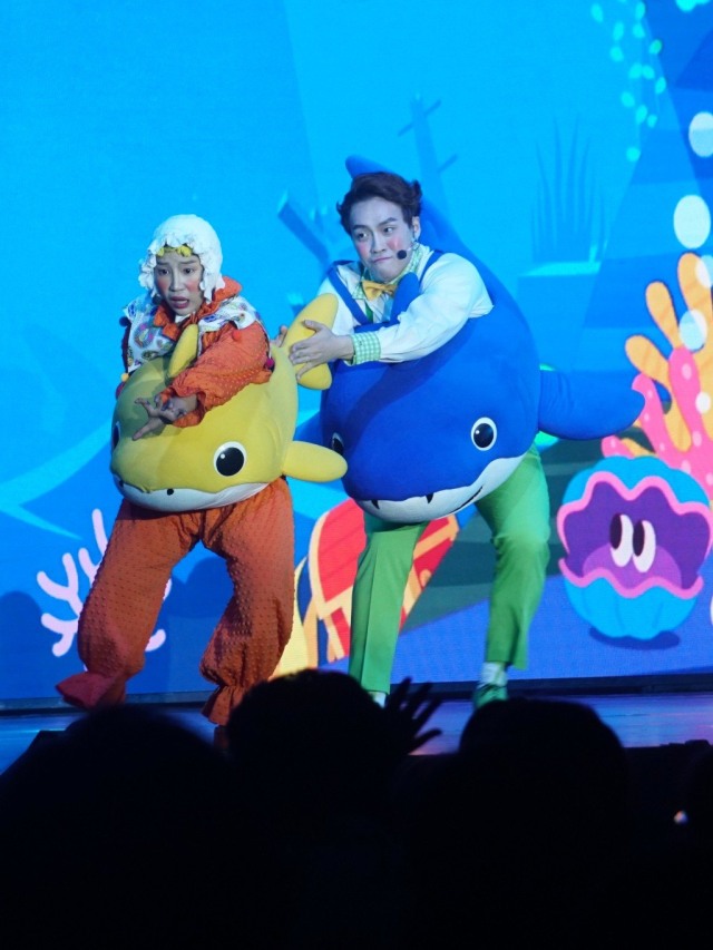 Penampilan live musical Baby Shark di Hall Basket Gelora Bung Karno, Jakarta.  Foto: Fanny Kusumawardhani/kumparan 