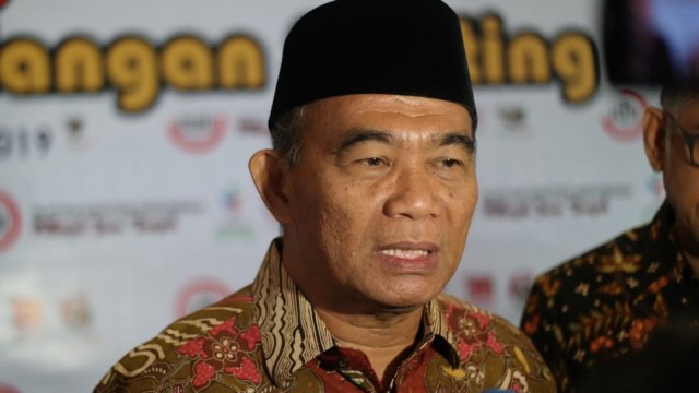 Menko PMK Muhadjir Effendy usai menghadiri Lokakarya Penanggulangan Stunting di Hotel Patra Jasa, Semarang, Sabtu (2/11/2019).
 Foto: Afiati Tsalitsati/kumparan