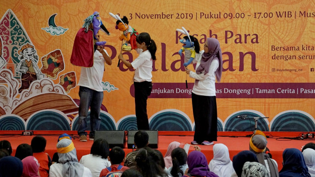 Komunitas Ayo Dongeng Indonesia menggelar Festival Dongeng Internasional Indonesia (FDII) di Museum Nasional, Jakarta, Sabtu (2/11/2019). Foto: Jamal Ramadhan/kumparan