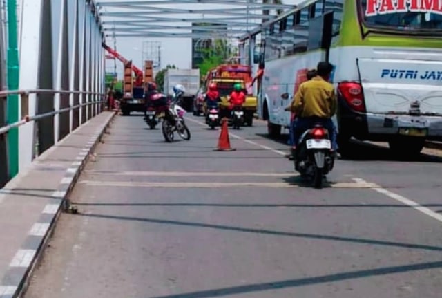 Perbaikan jembatan Sungai Pemali Brebes. (Foto: Istimewa)